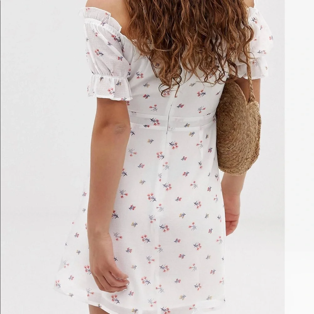 Wild Honey ASOS Cut Out White Floral Dress Never Worn - Picture 3 of 6